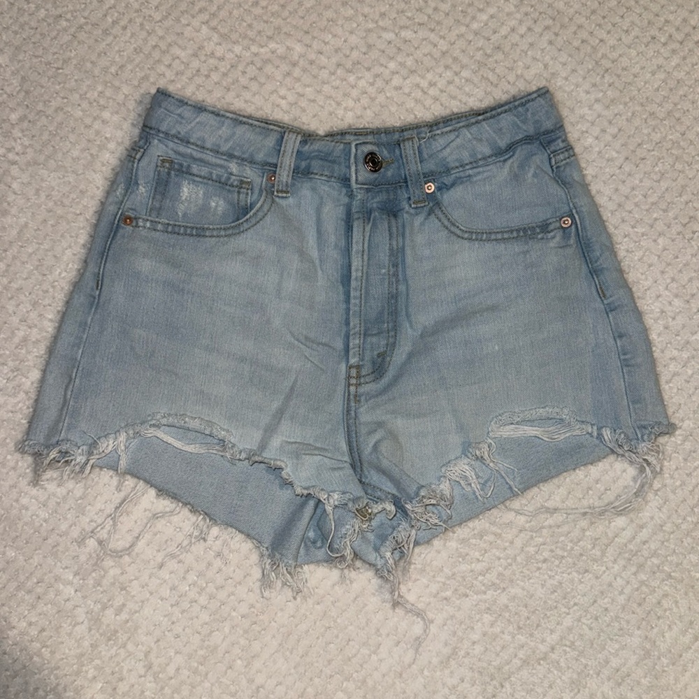 Wild Fable high rise cutoff light wash jean shorts with button closure Size 4